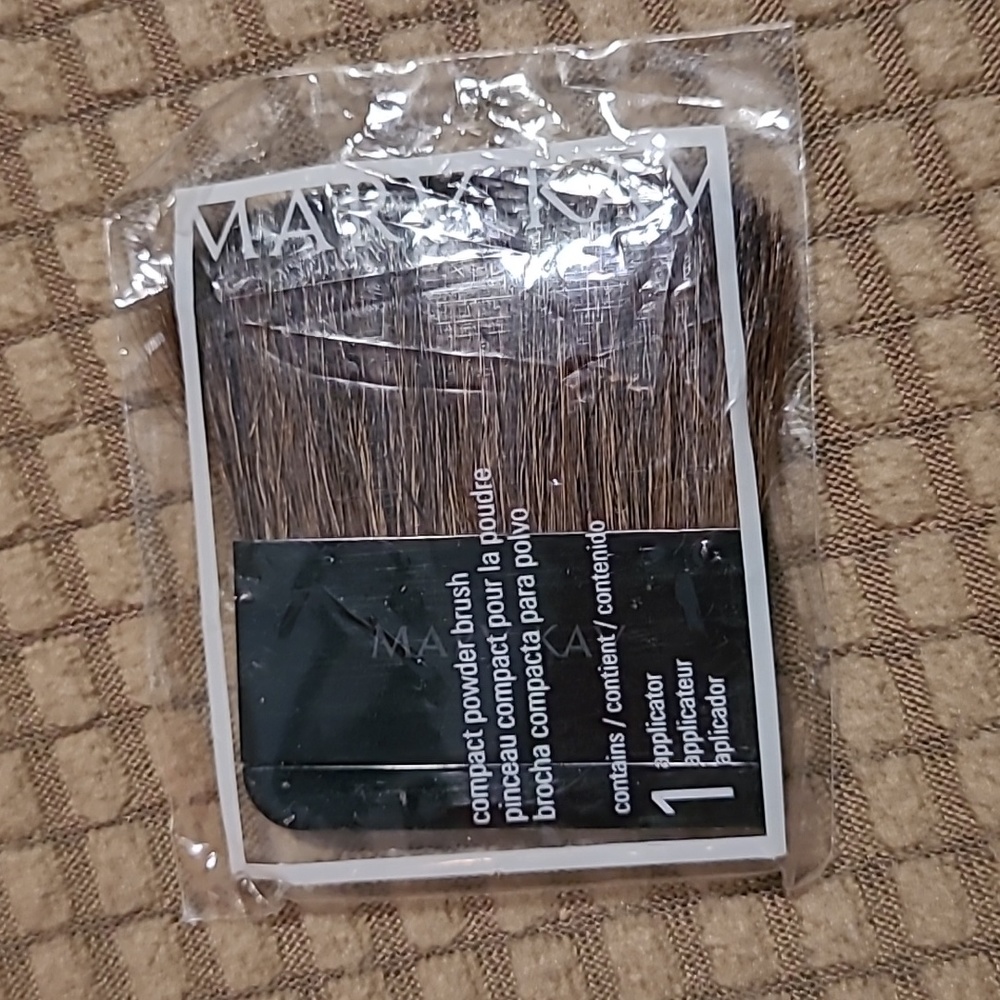 New in packaging!  Mary Kay makeup applicator brush fits in compacts